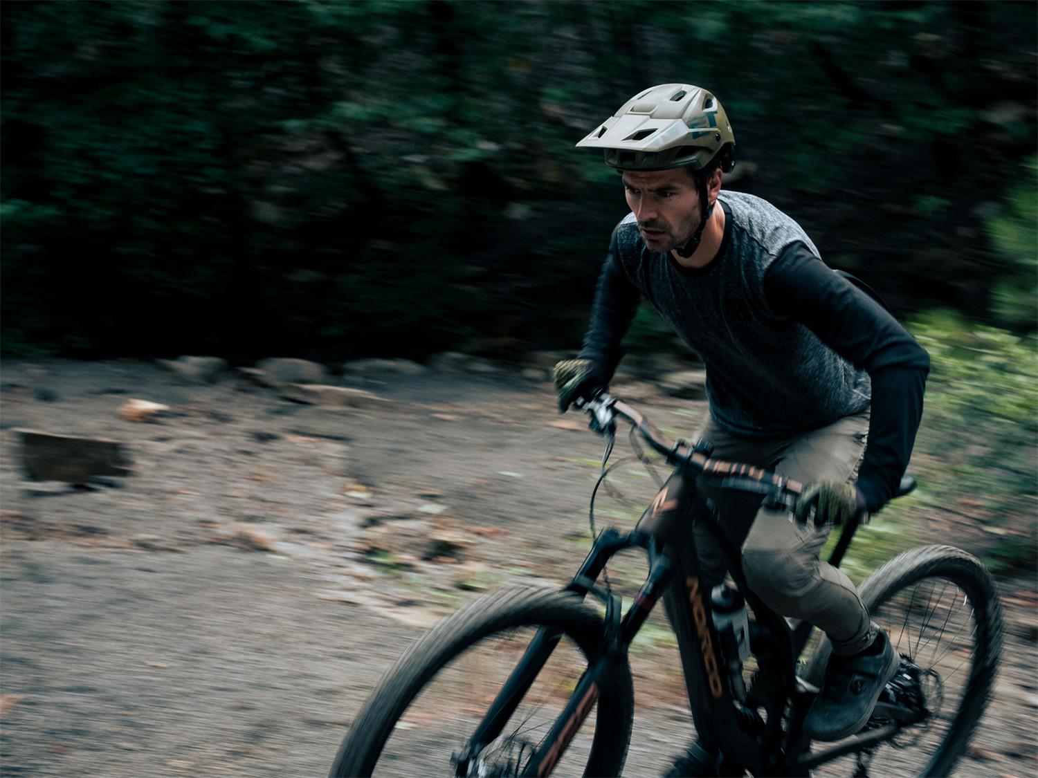 MET Parachute MIPS 9