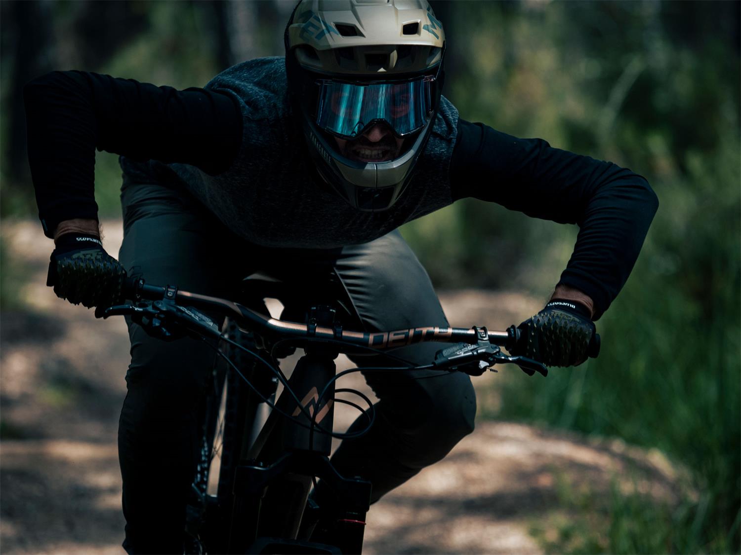 MET Parachute MIPS 7