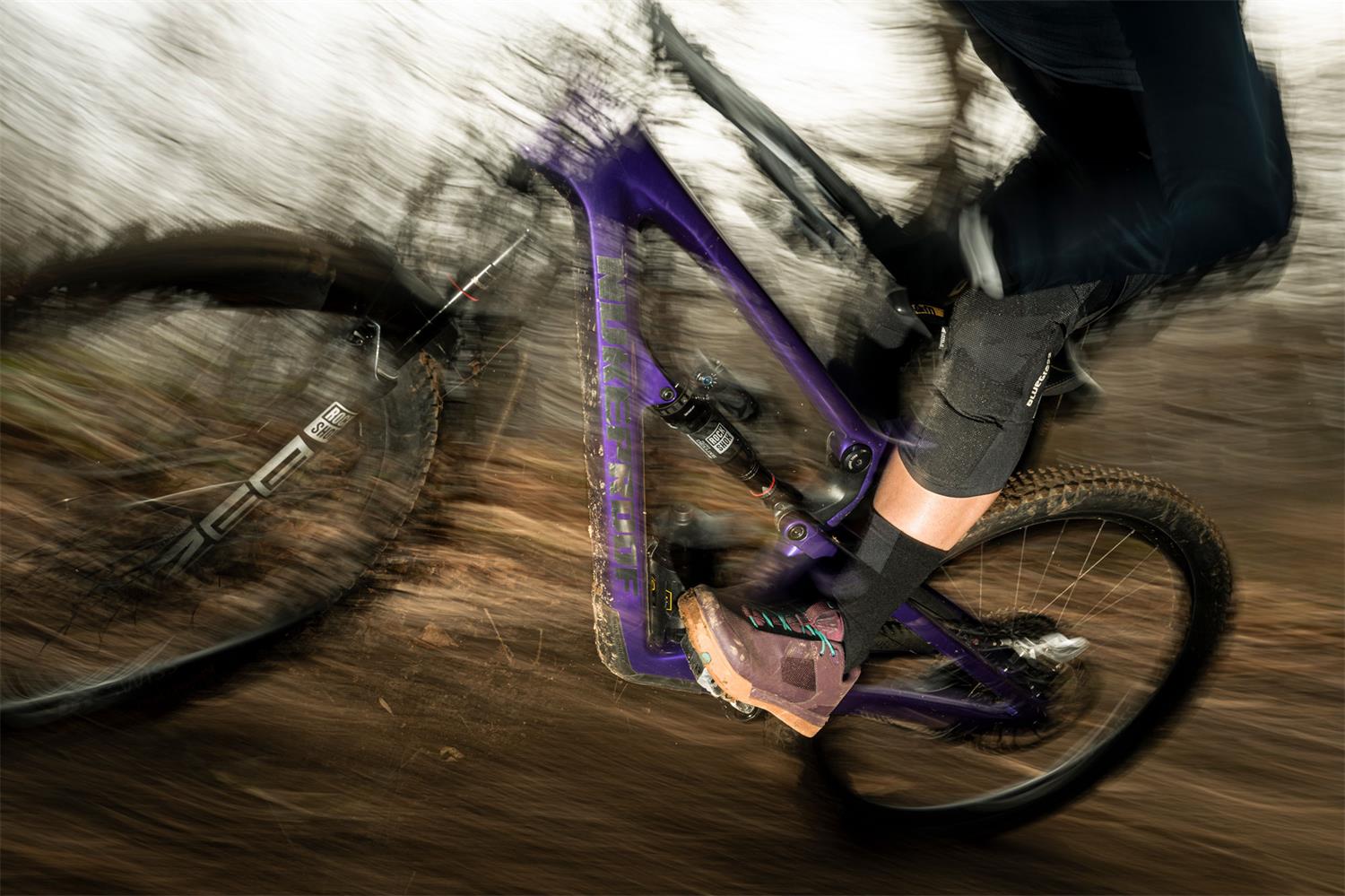 Bluegrass Aura Core Knee Guards 10