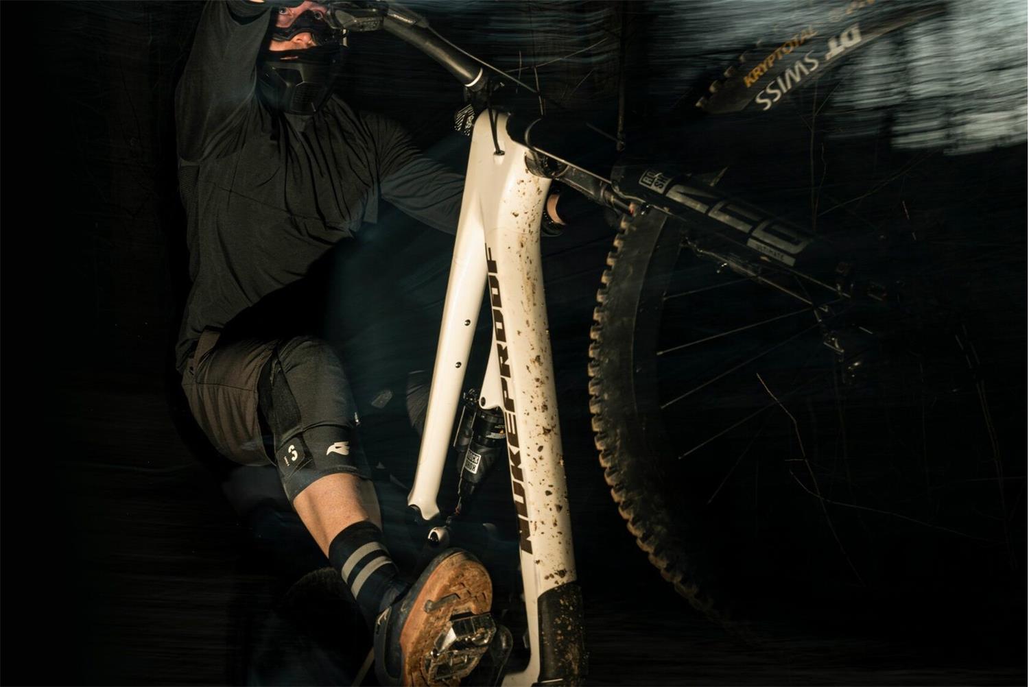 Bluegrass 3Straps Knee Guards Black 9