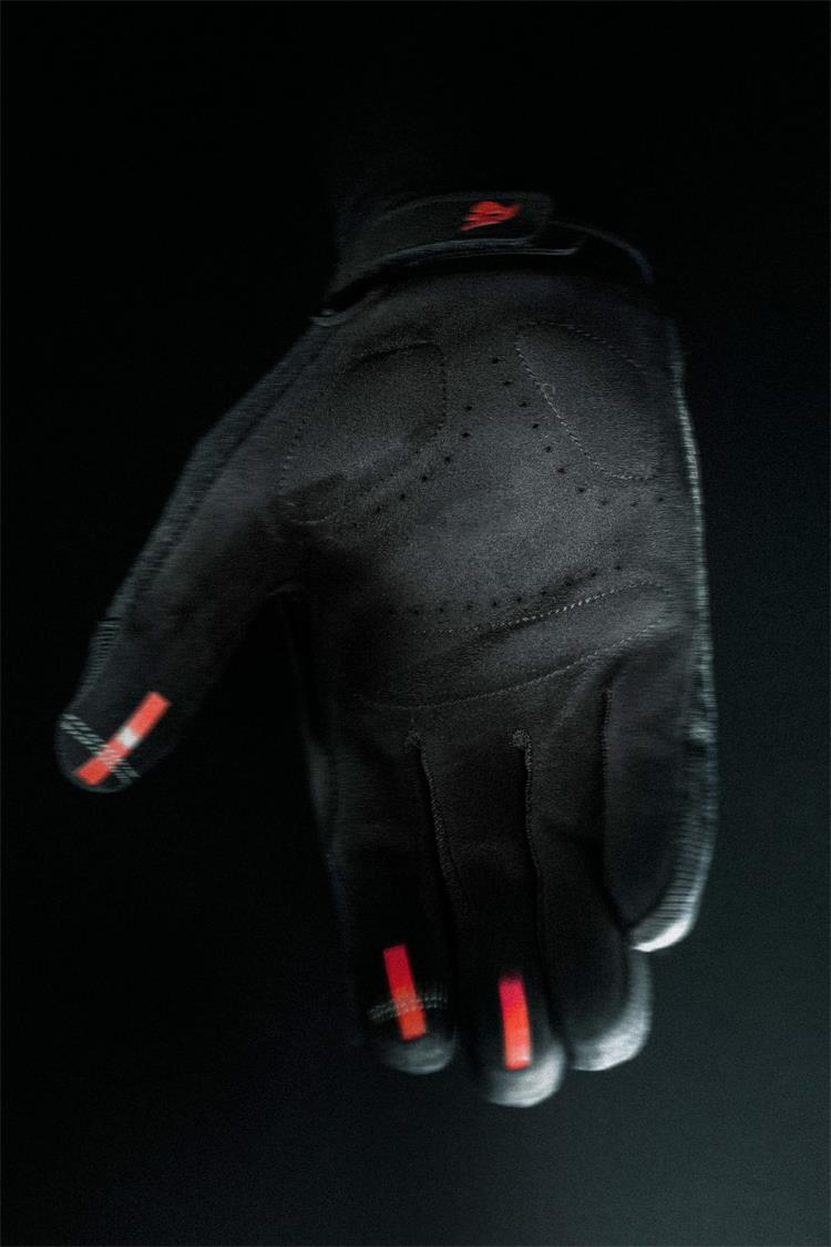 Bluegrass React Gloves Black 5