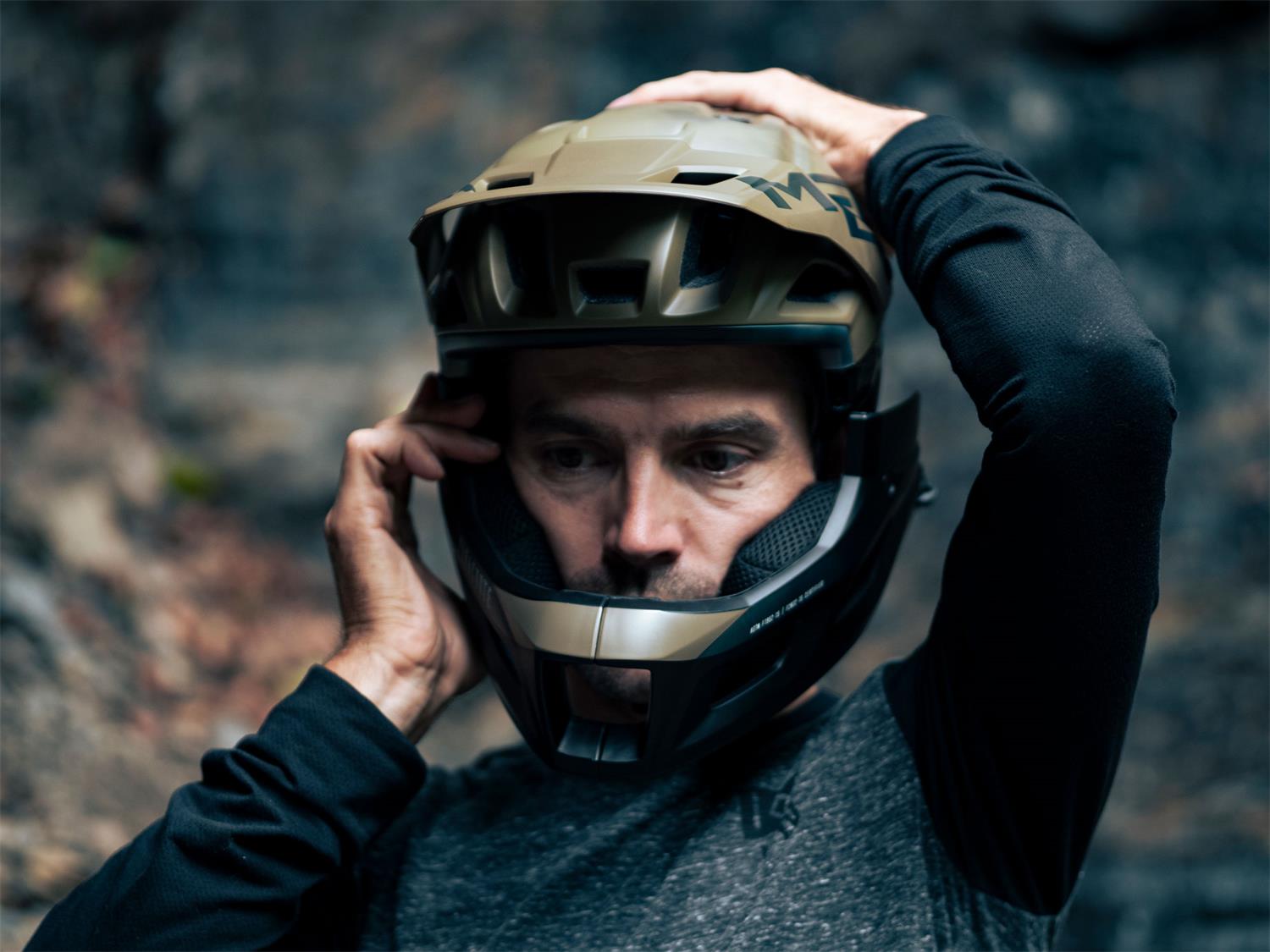 MET Parachute MIPS 4