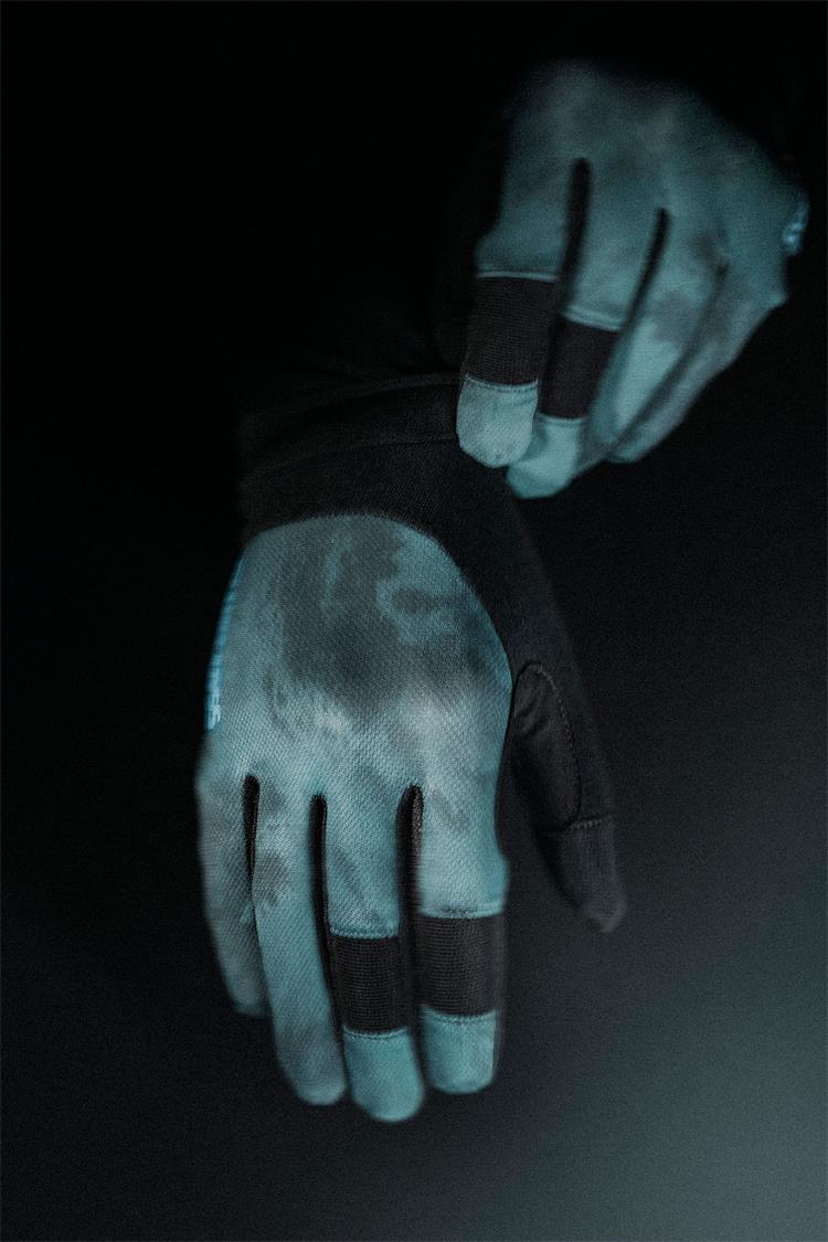 Bluegrass React Gloves Blue 5